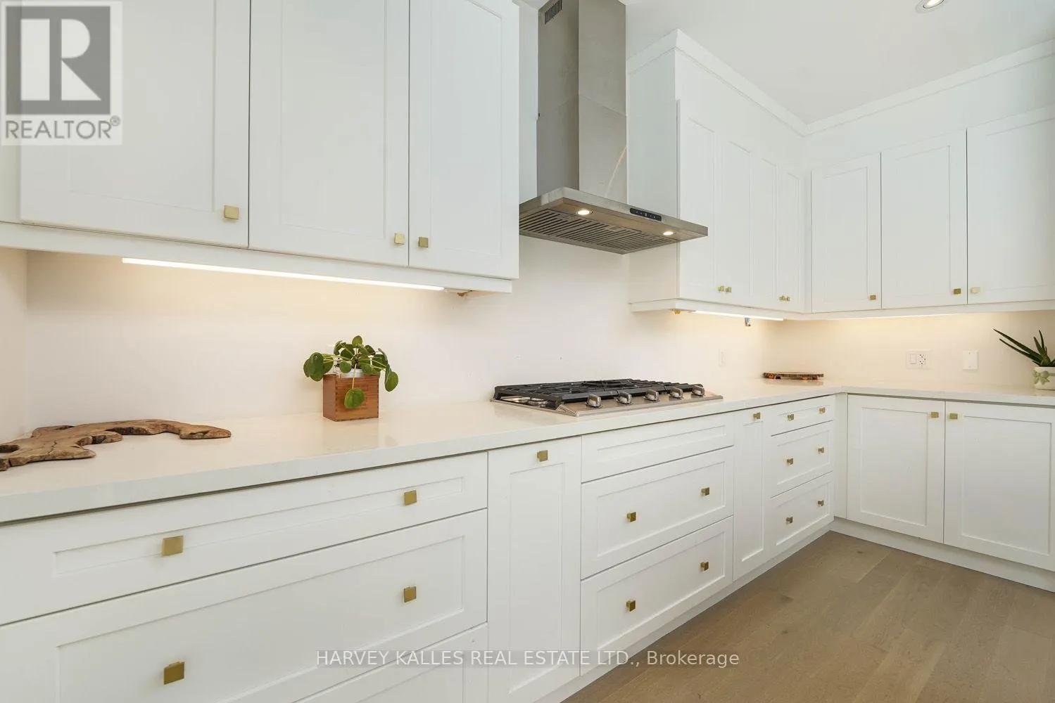 MAIN FLOOR - 253 SEAVIEW HEIGHTS