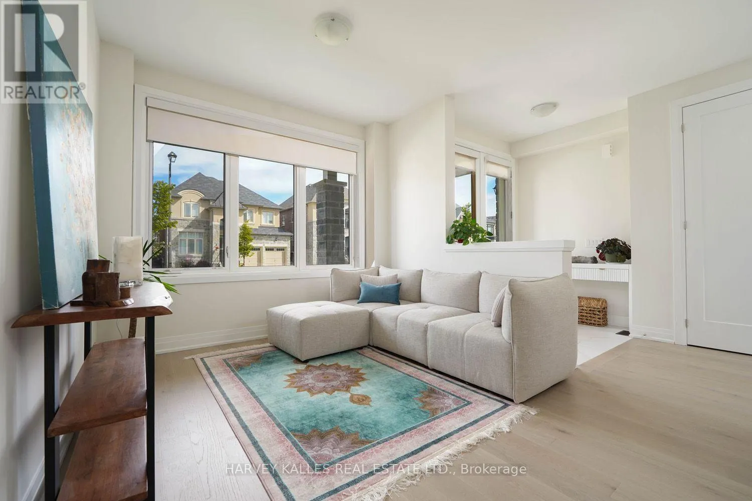 MAIN FLOOR - 253 SEAVIEW HEIGHTS
