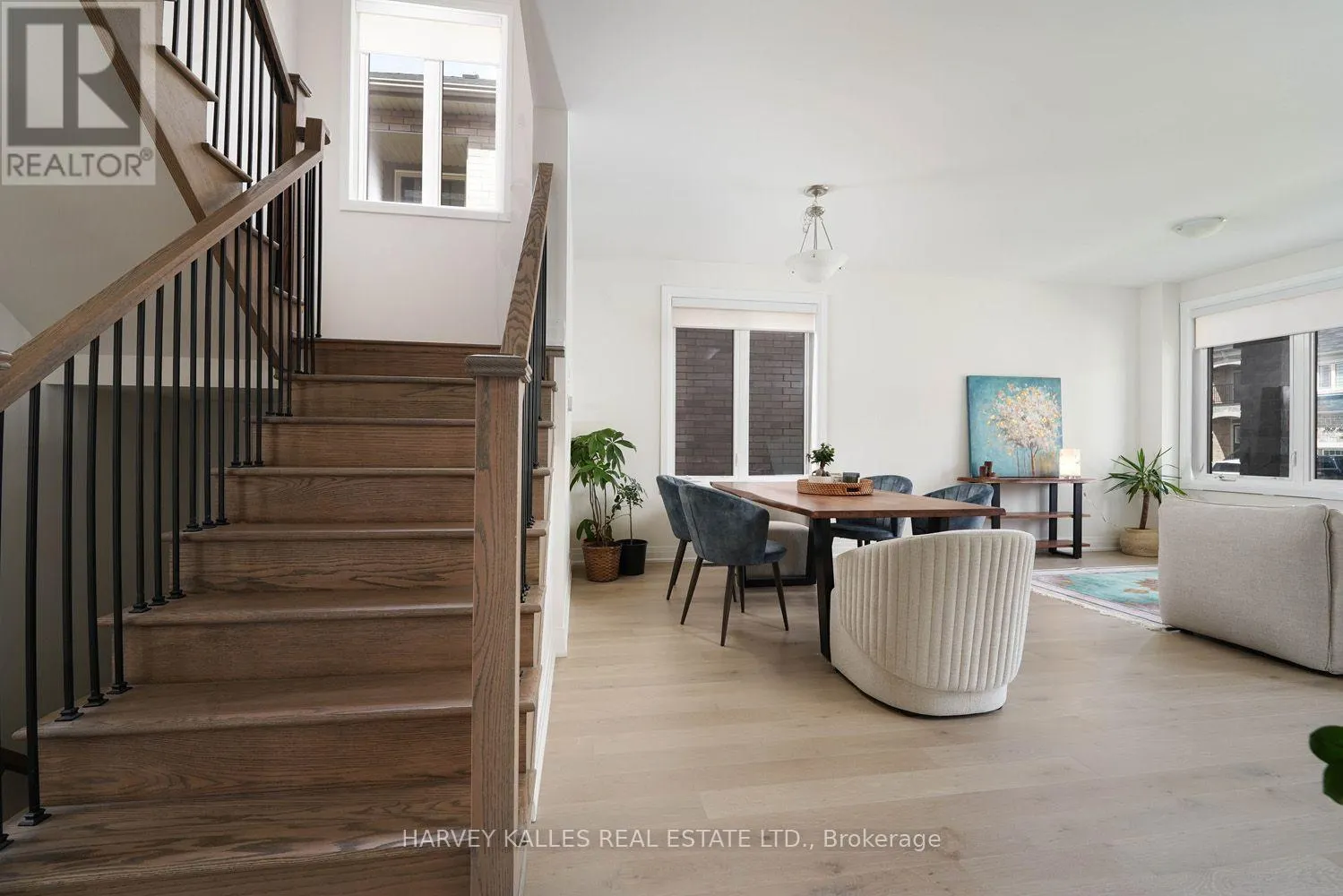MAIN FLOOR - 253 SEAVIEW HEIGHTS