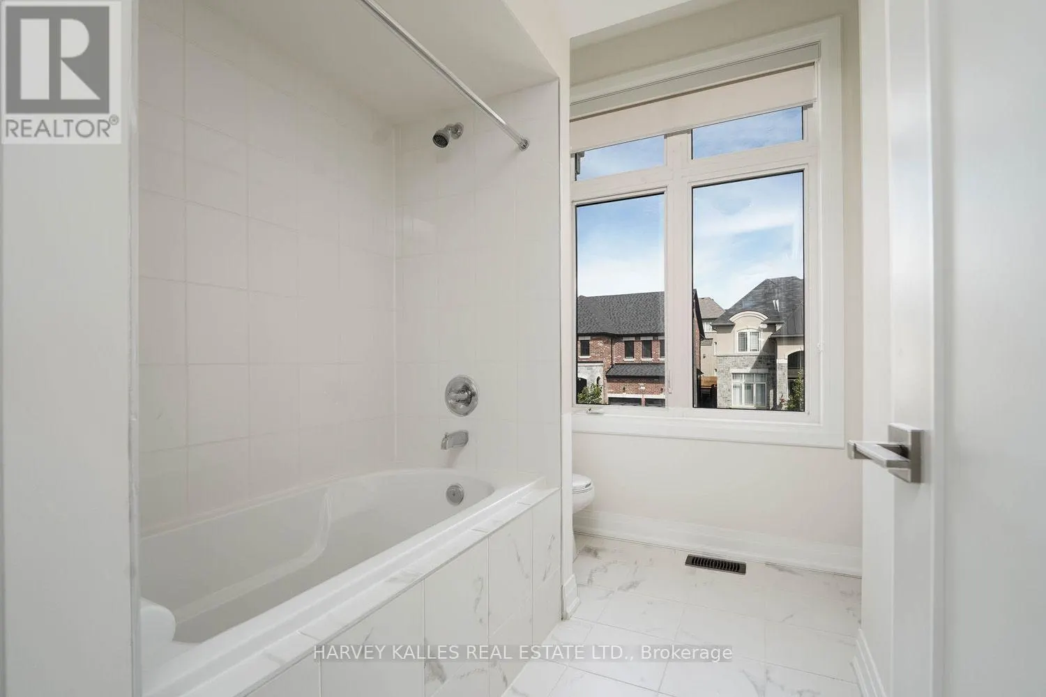 MAIN FLOOR - 253 SEAVIEW HEIGHTS