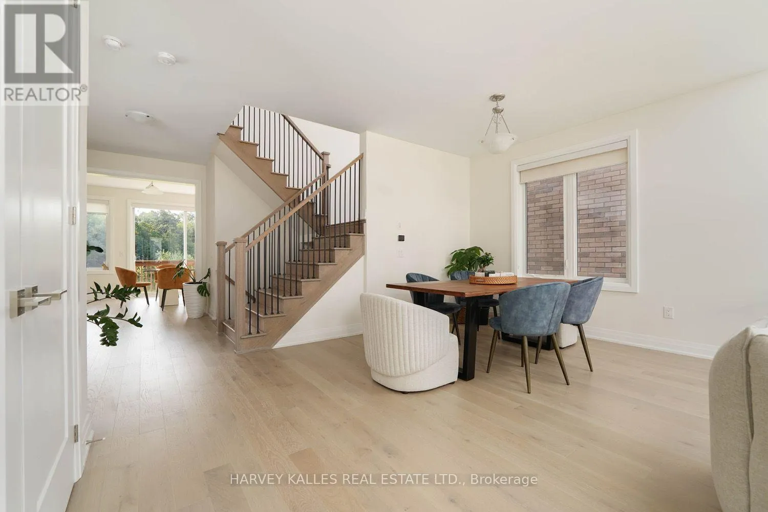 MAIN FLOOR - 253 SEAVIEW HEIGHTS