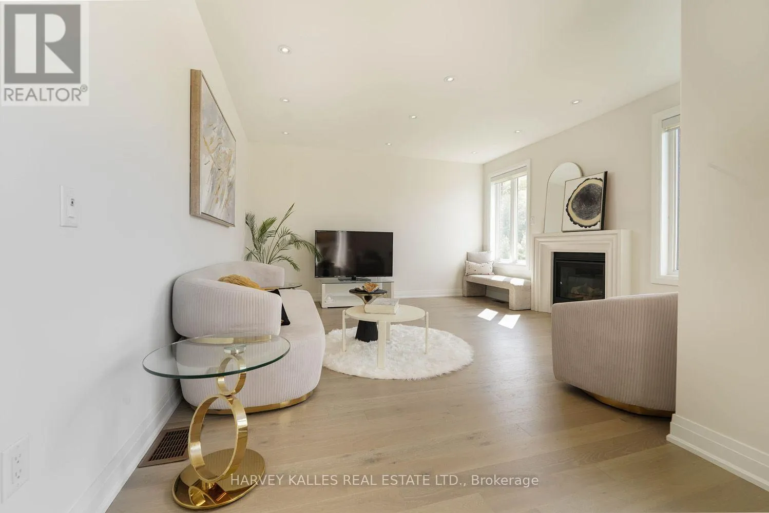 MAIN FLOOR - 253 SEAVIEW HEIGHTS
