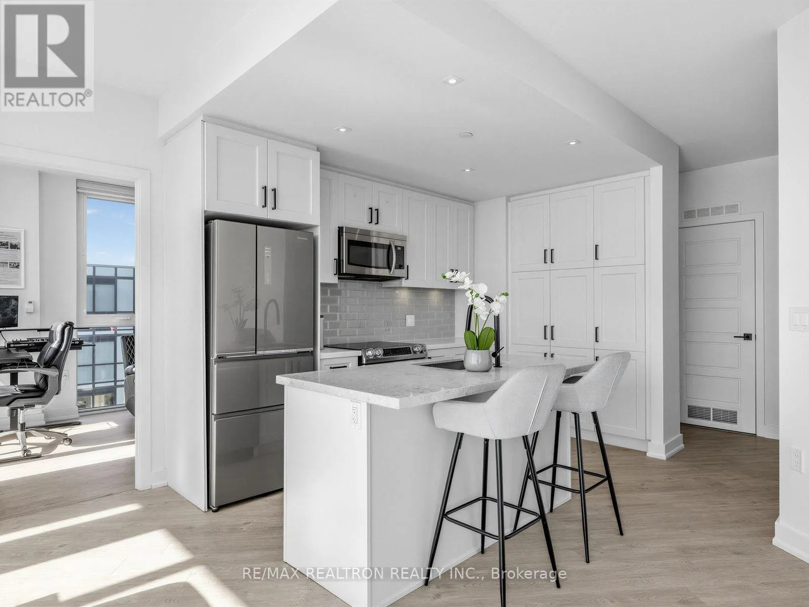 417 - 375 SEA RAY AVENUE