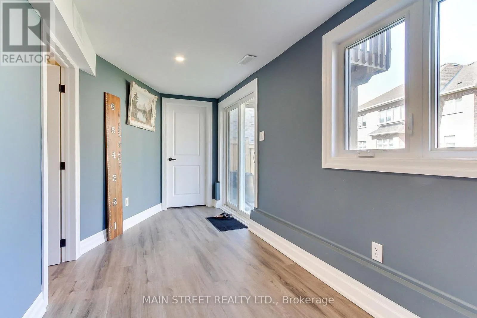 90 KINGKNOLL CRESCENT