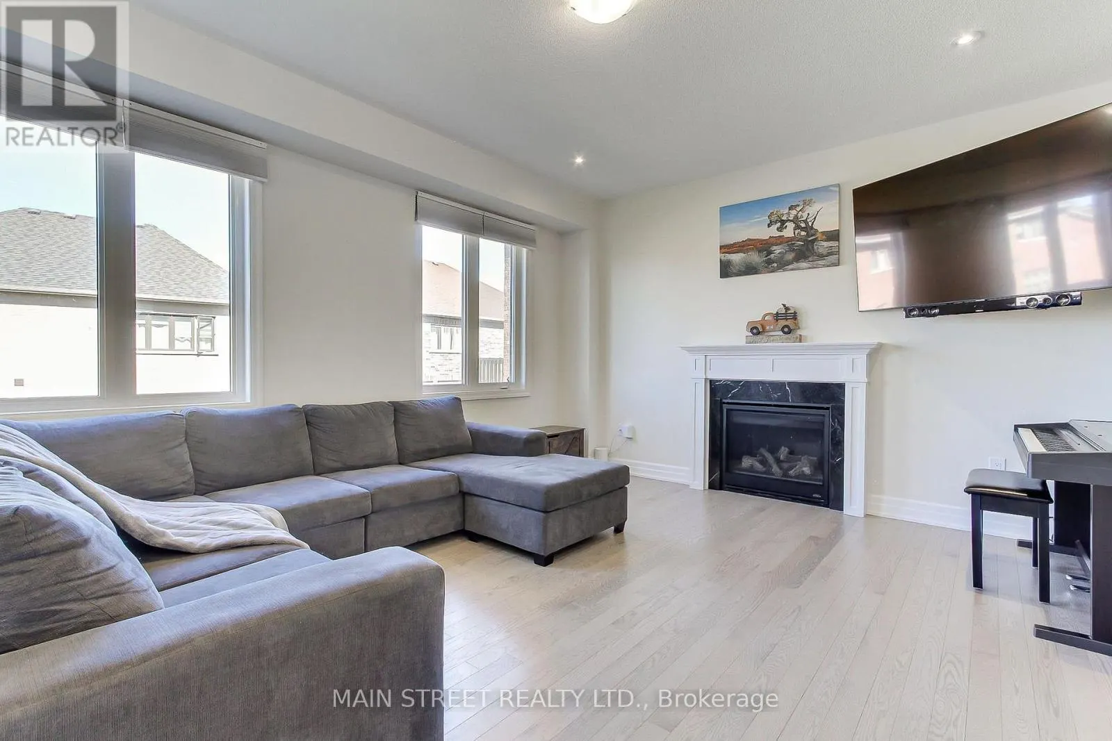90 KINGKNOLL CRESCENT