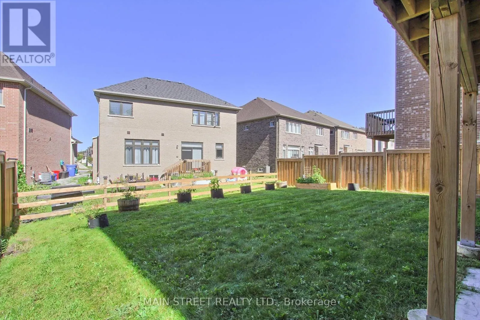 90 KINGKNOLL CRESCENT