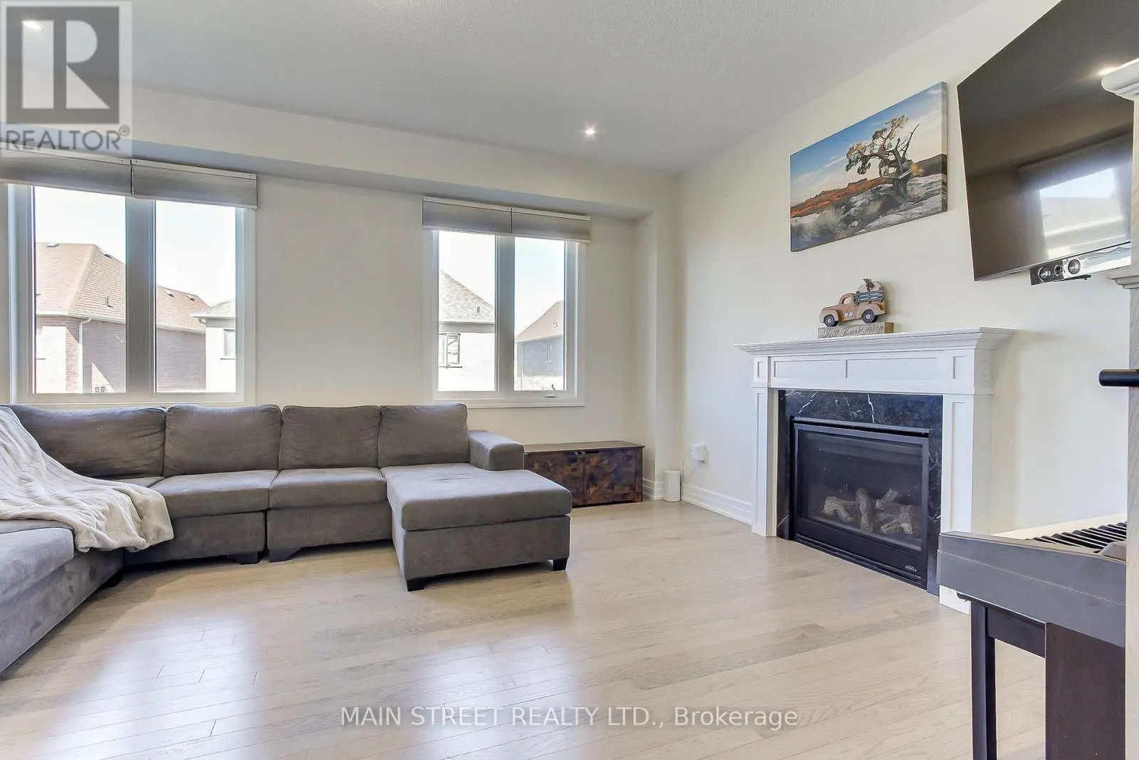 90 KINGKNOLL CRESCENT