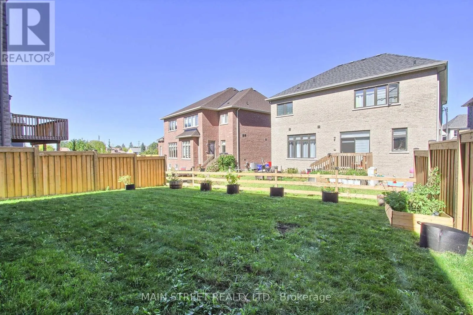 90 KINGKNOLL CRESCENT