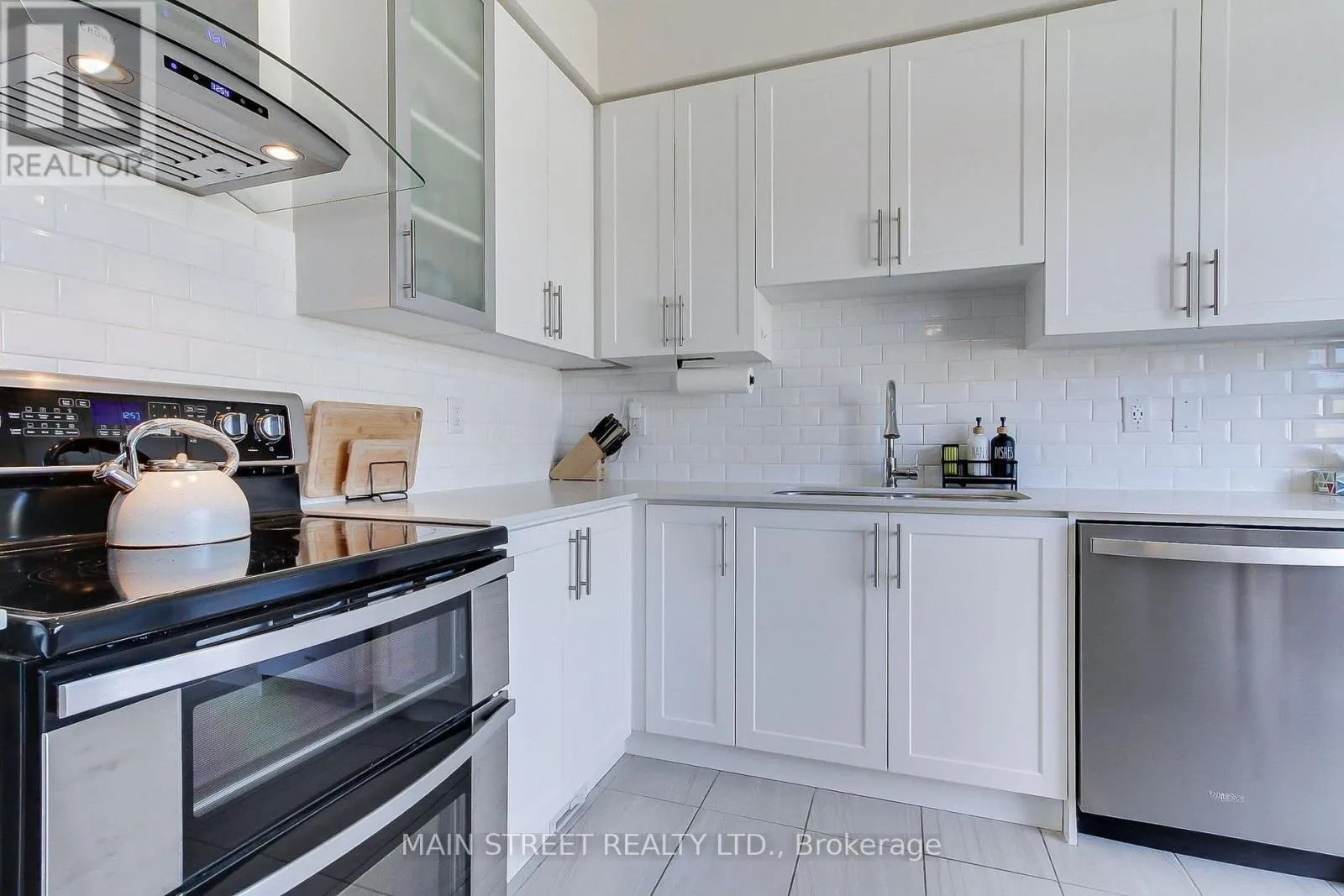 90 KINGKNOLL CRESCENT