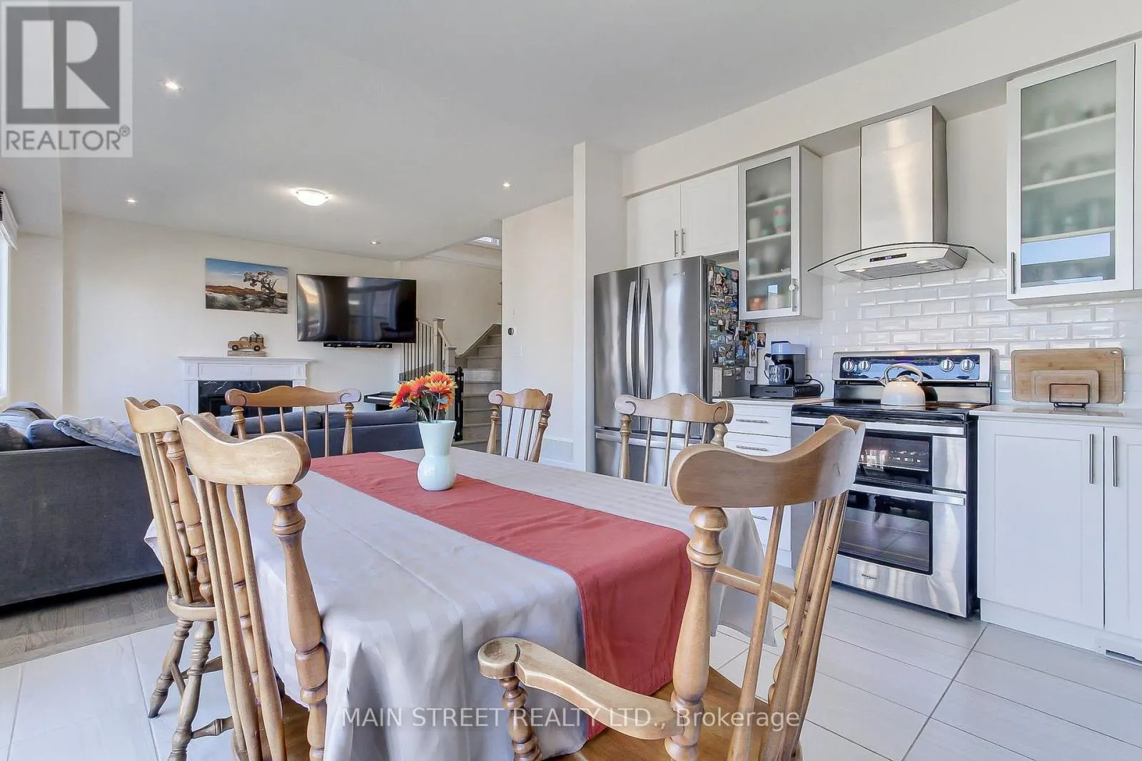 90 KINGKNOLL CRESCENT