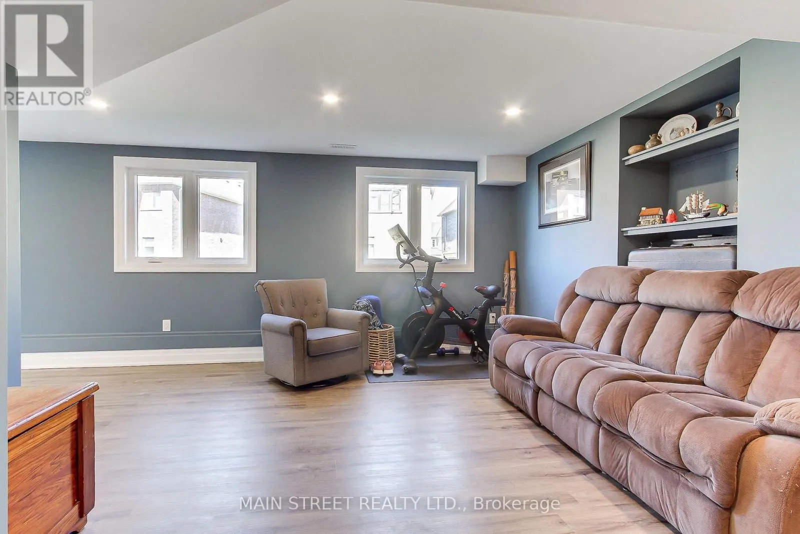 90 KINGKNOLL CRESCENT
