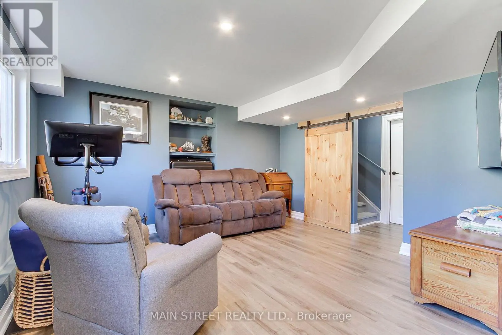 90 KINGKNOLL CRESCENT