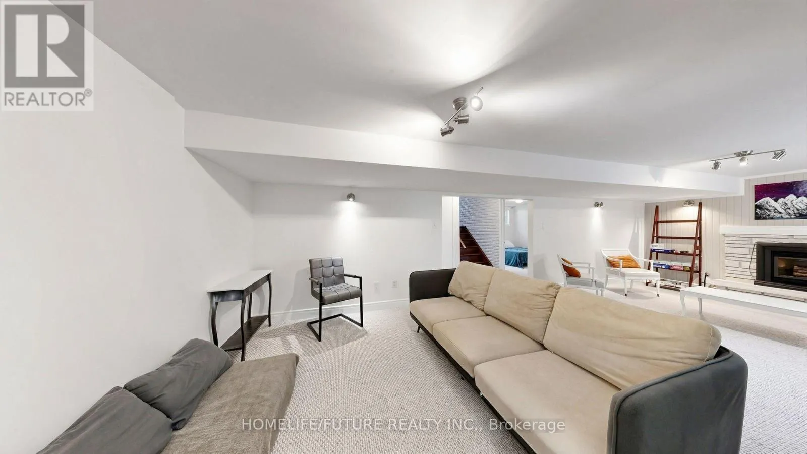 3906 ROSEMARY LANE