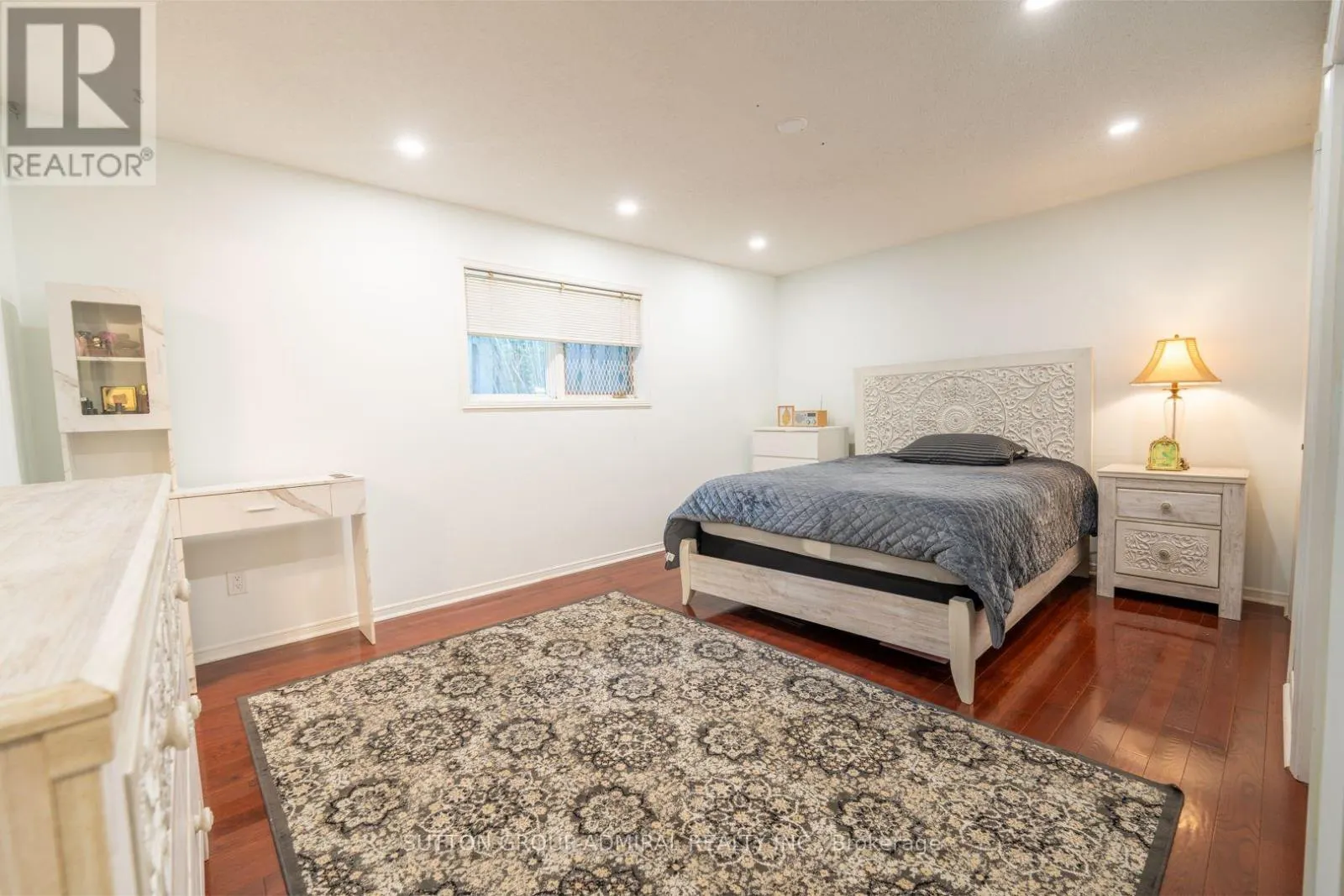284 MURRAY DRIVE