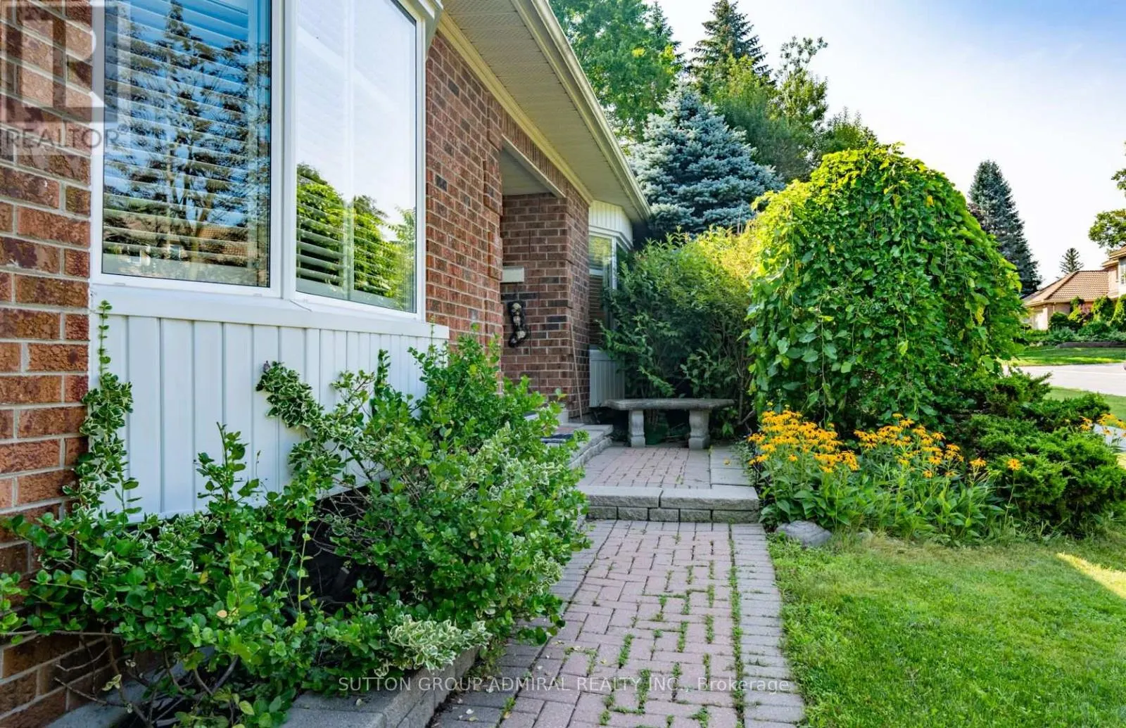 284 MURRAY DRIVE