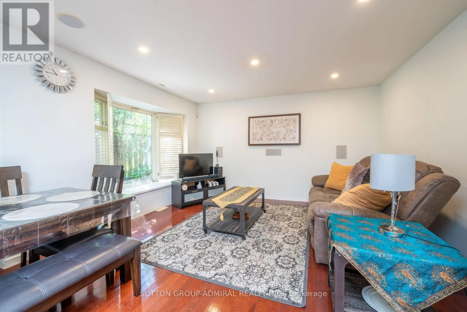 284 MURRAY DRIVE