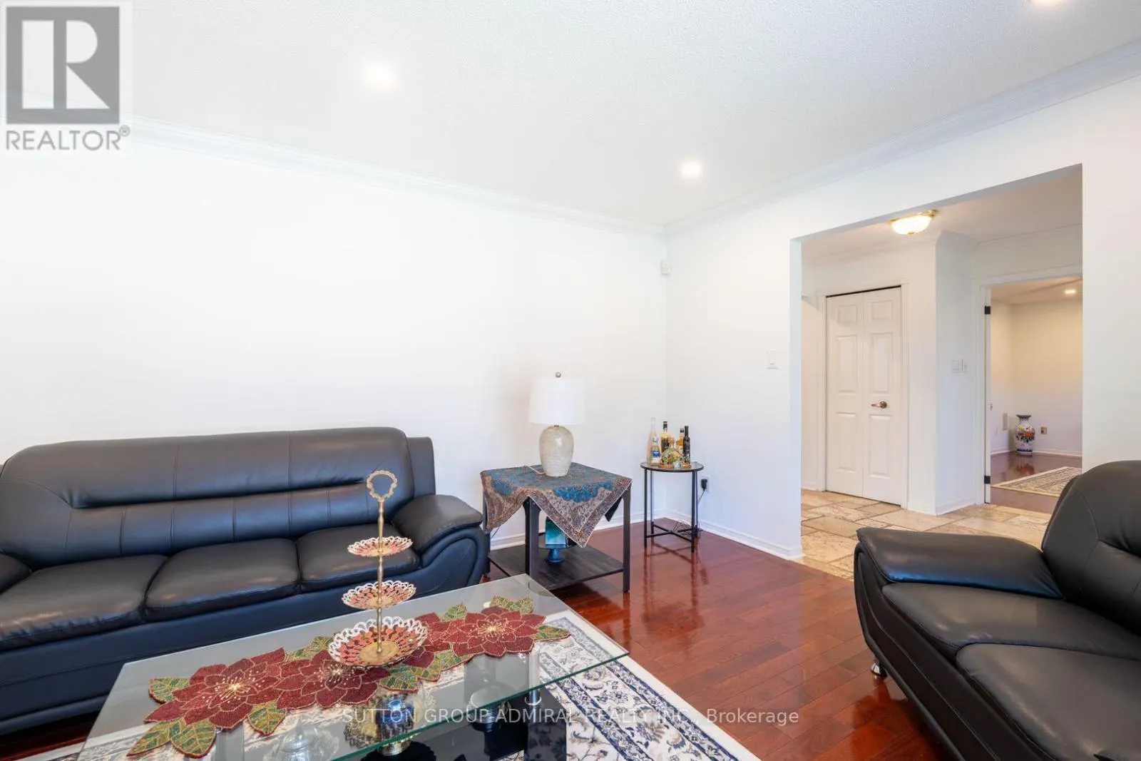 284 MURRAY DRIVE