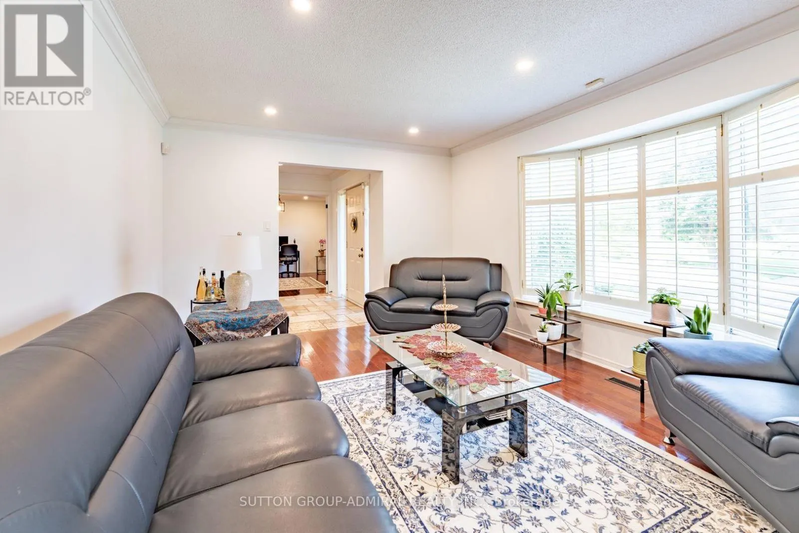 284 MURRAY DRIVE