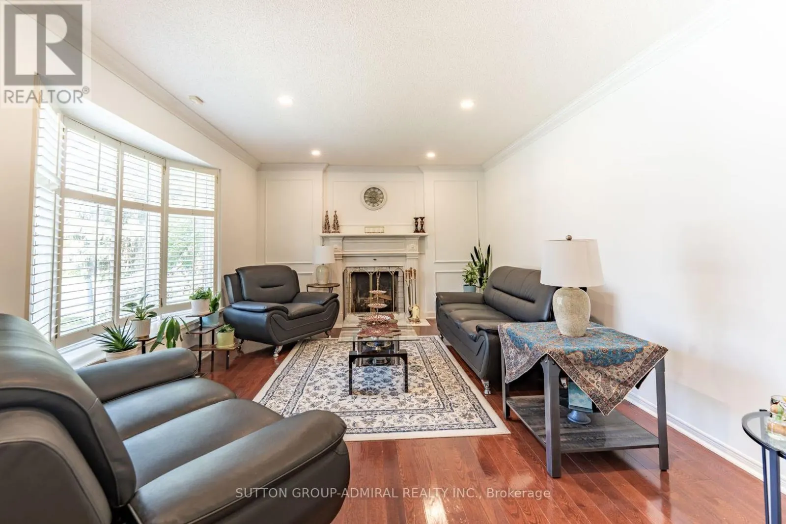 284 MURRAY DRIVE