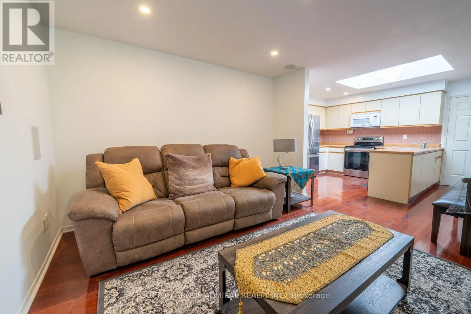 284 MURRAY DRIVE