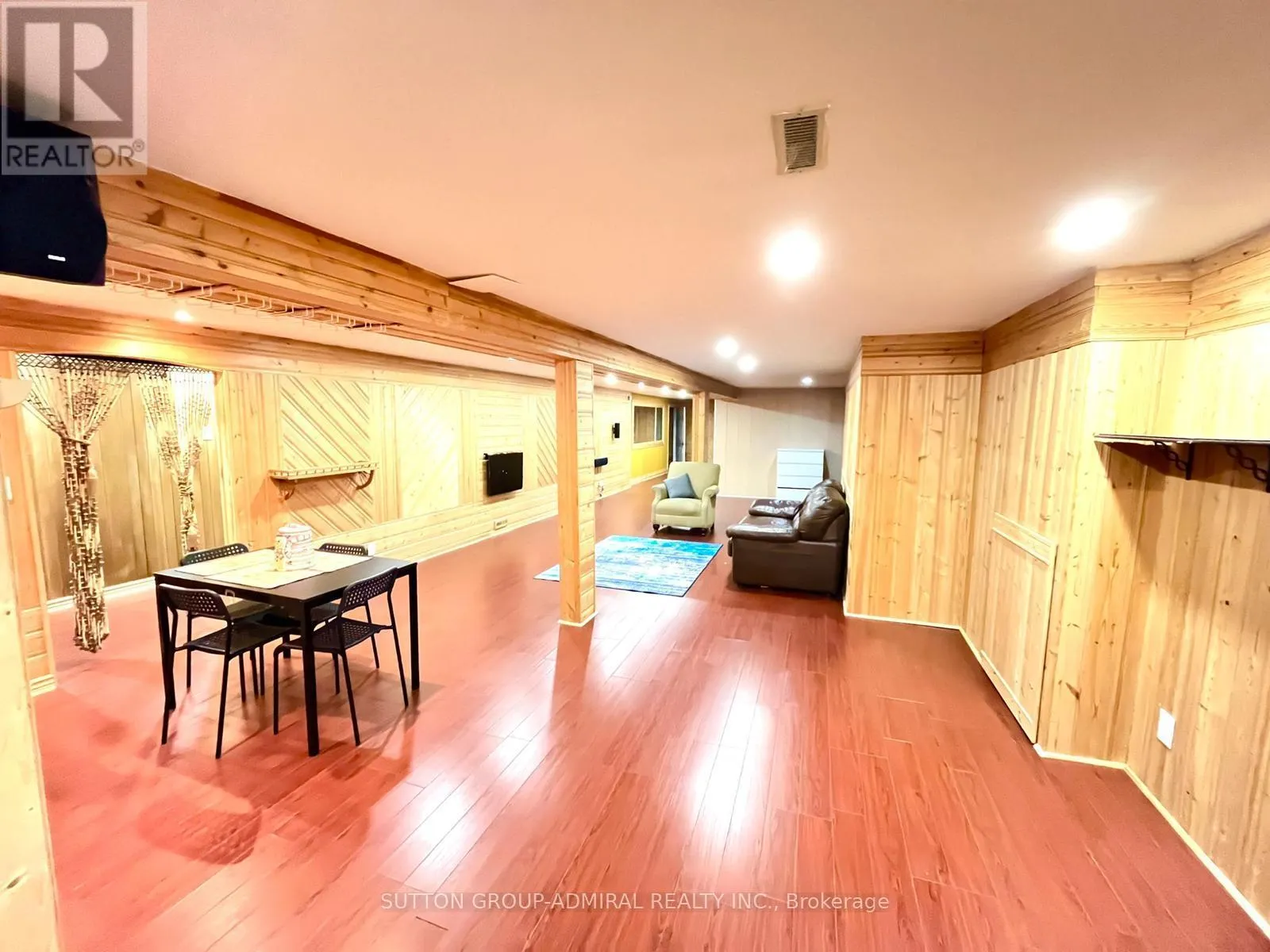 284 MURRAY DRIVE