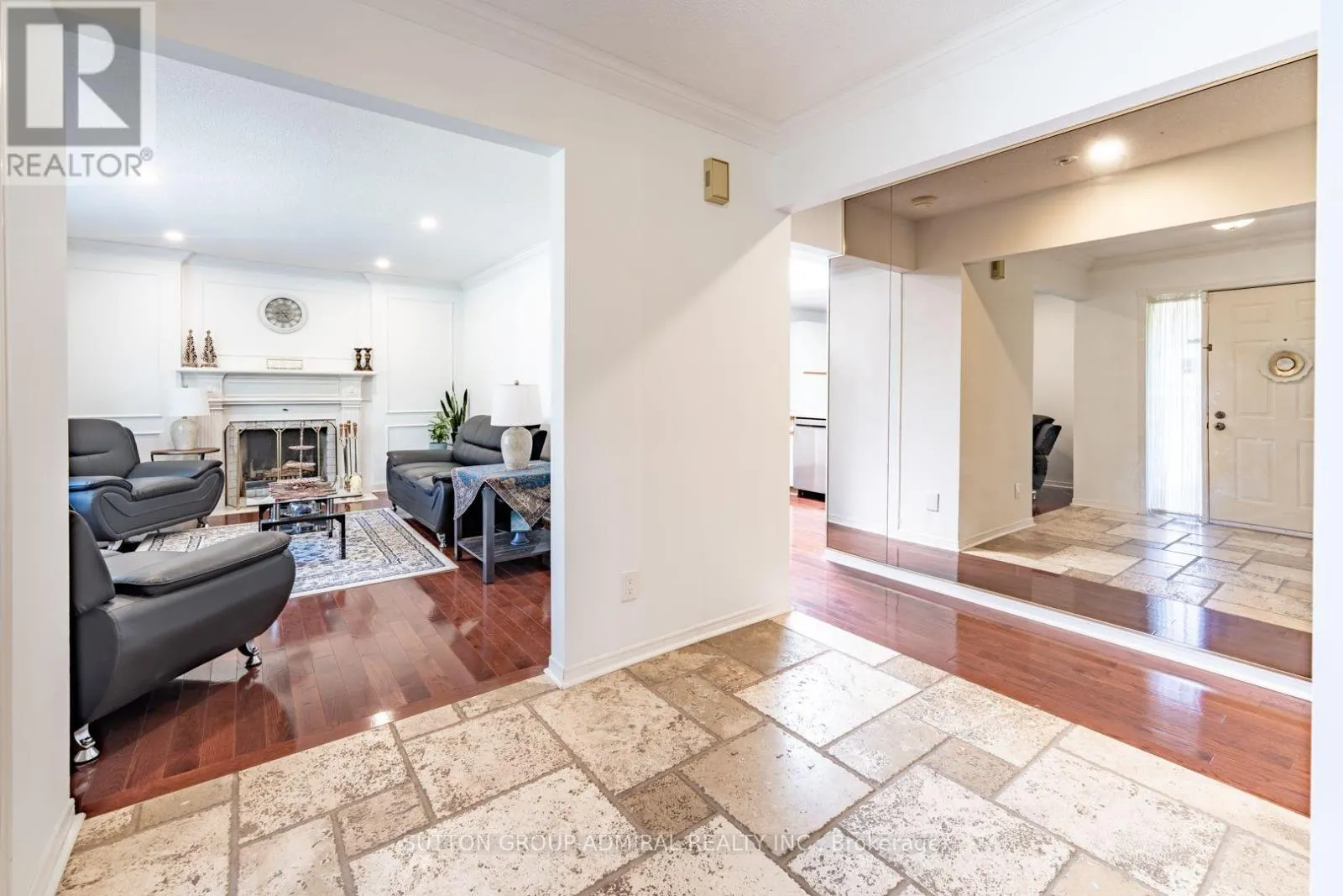 284 MURRAY DRIVE
