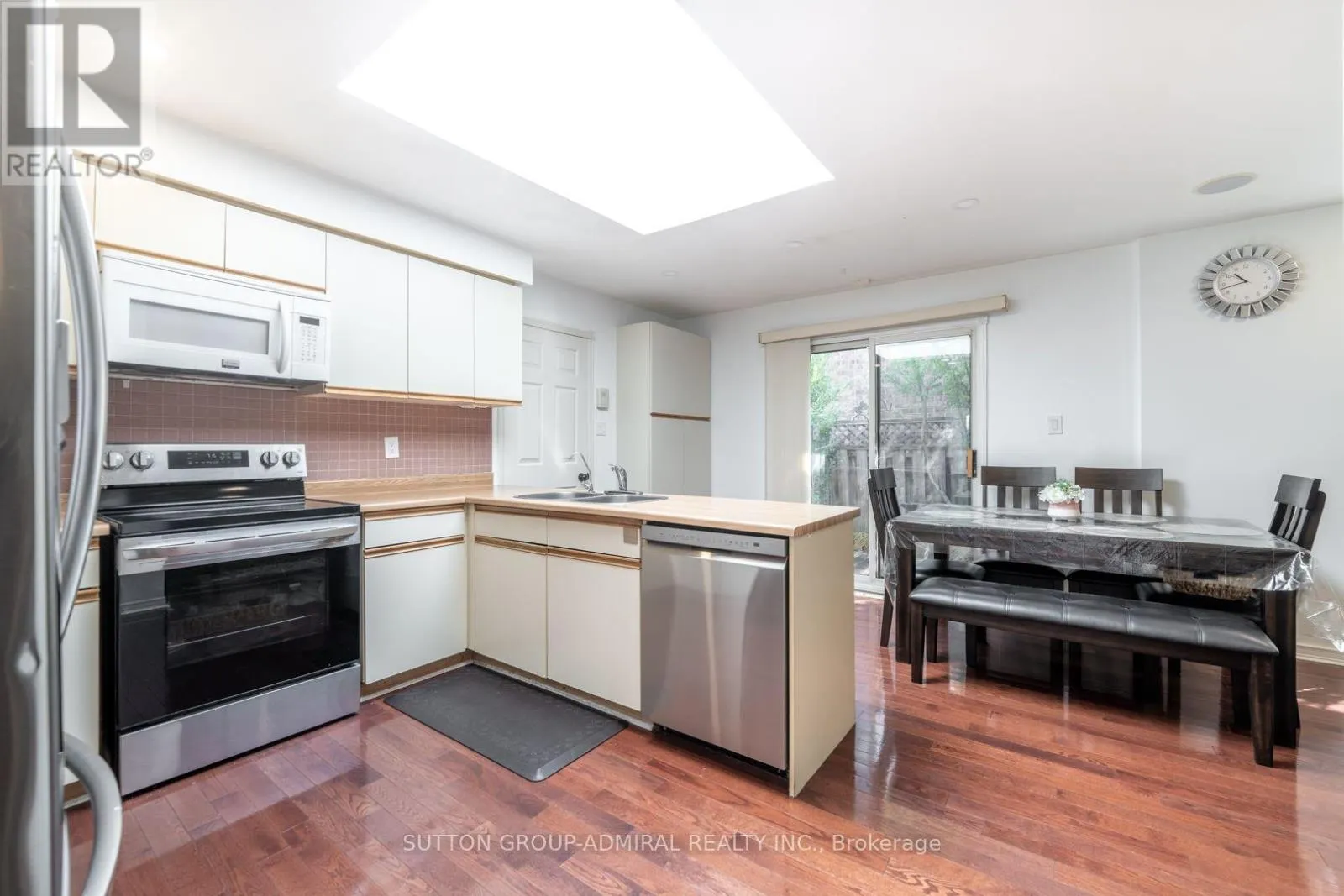 284 MURRAY DRIVE