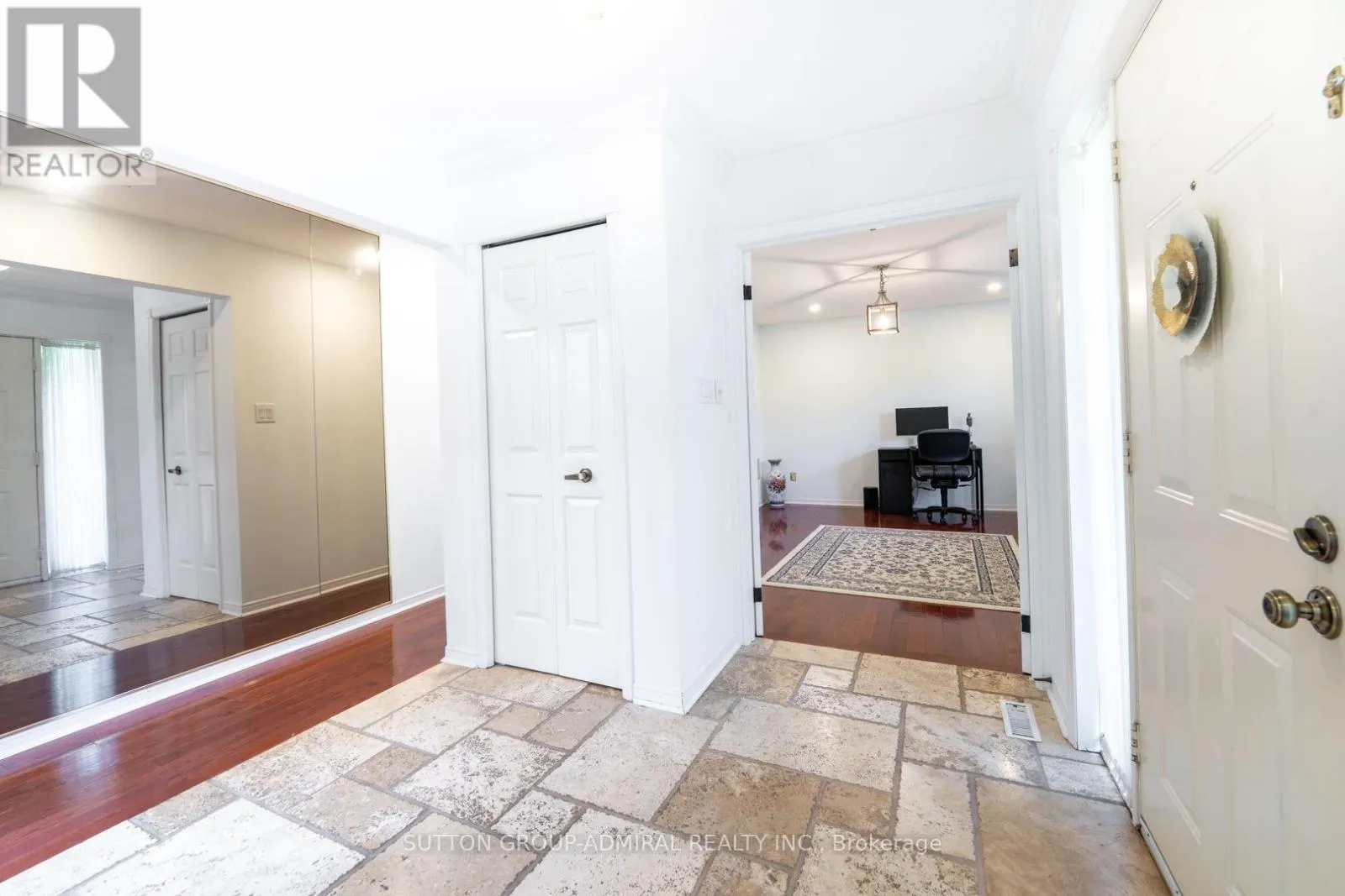 284 MURRAY DRIVE