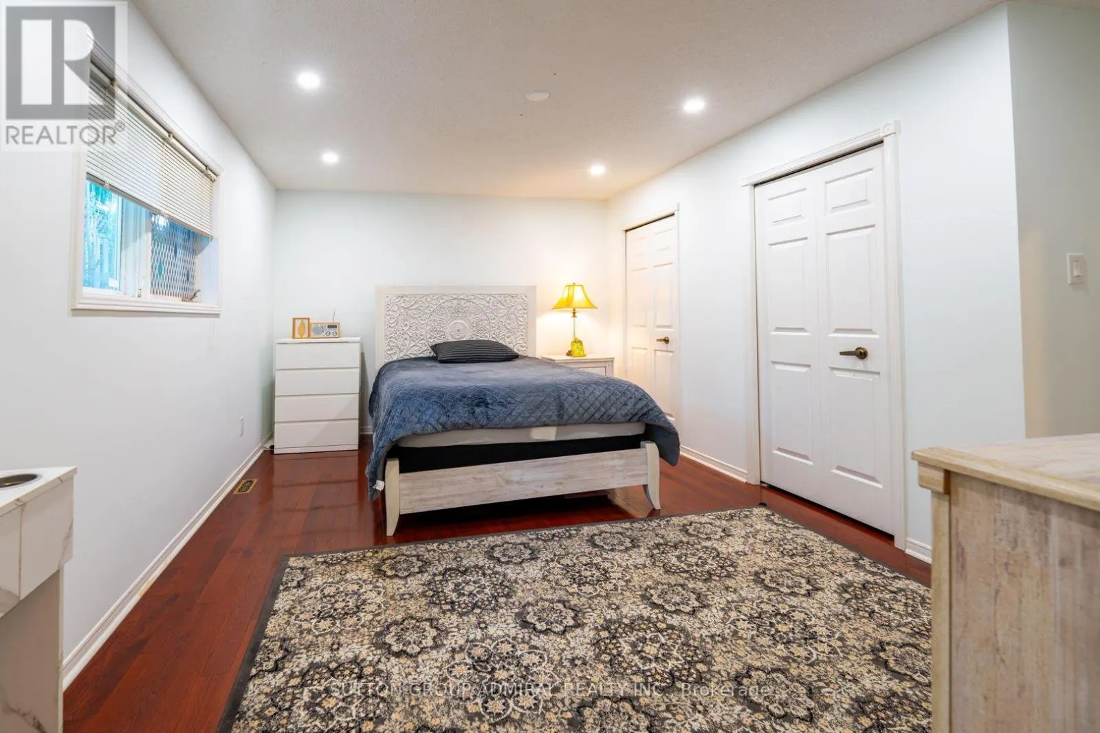 284 MURRAY DRIVE