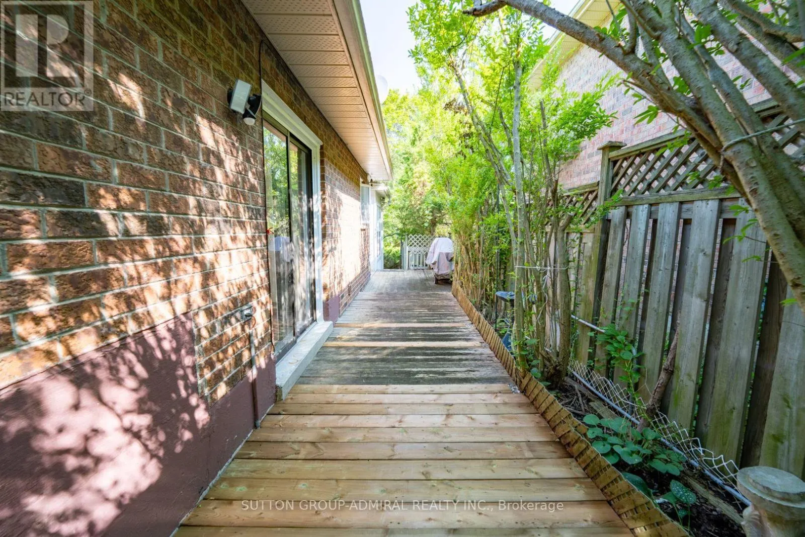 284 MURRAY DRIVE