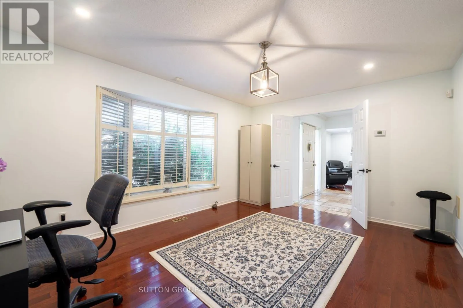 284 MURRAY DRIVE