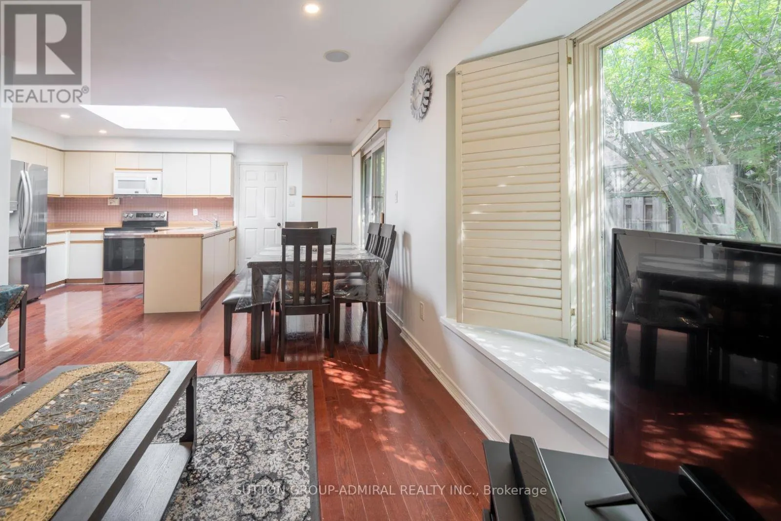 284 MURRAY DRIVE