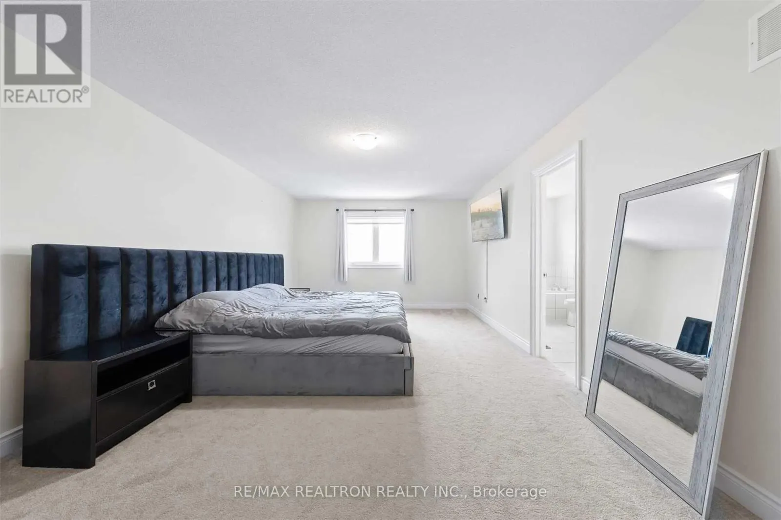 1172 PEELAR CRESCENT