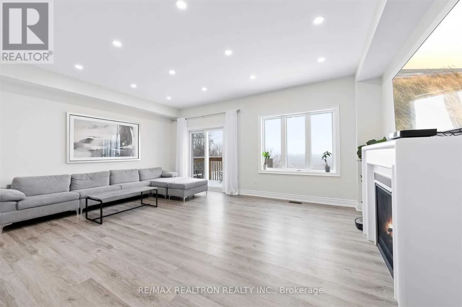 1172 PEELAR CRESCENT