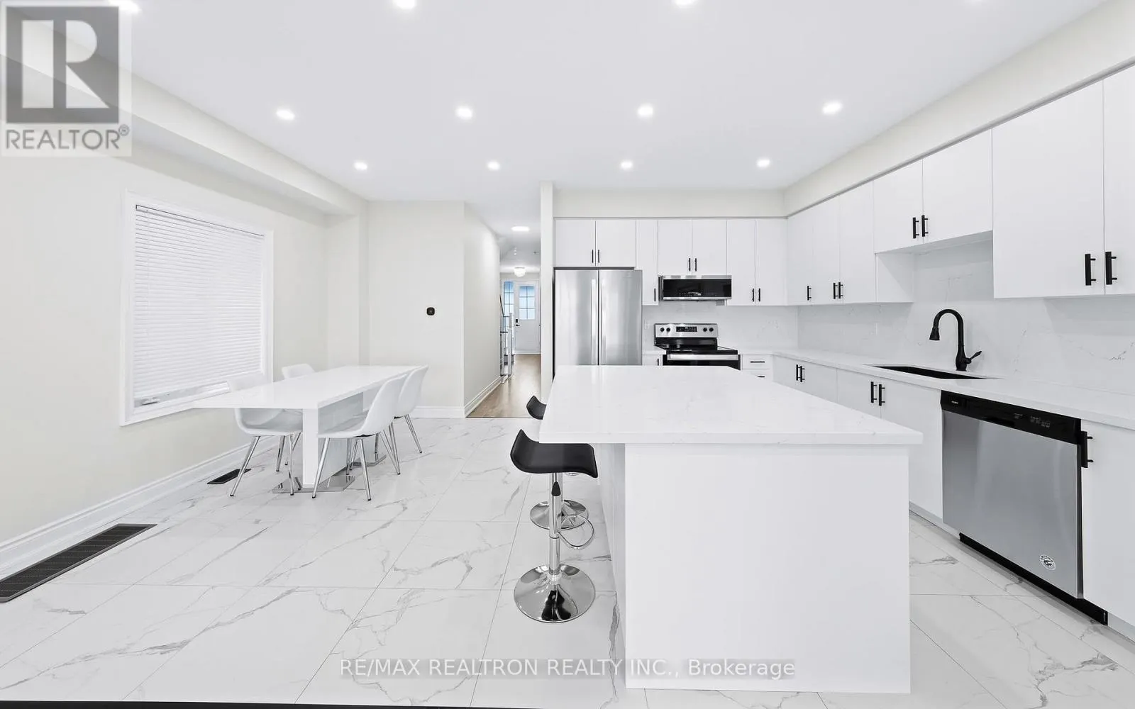 1172 PEELAR CRESCENT