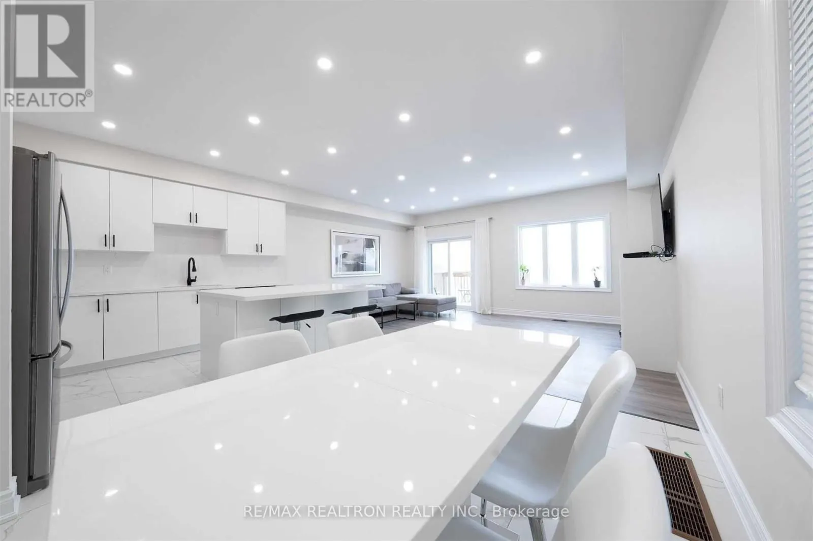 1172 PEELAR CRESCENT