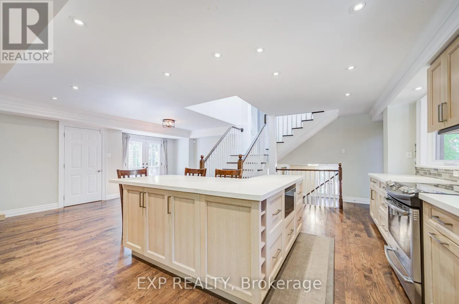 82 DERBY COURT
