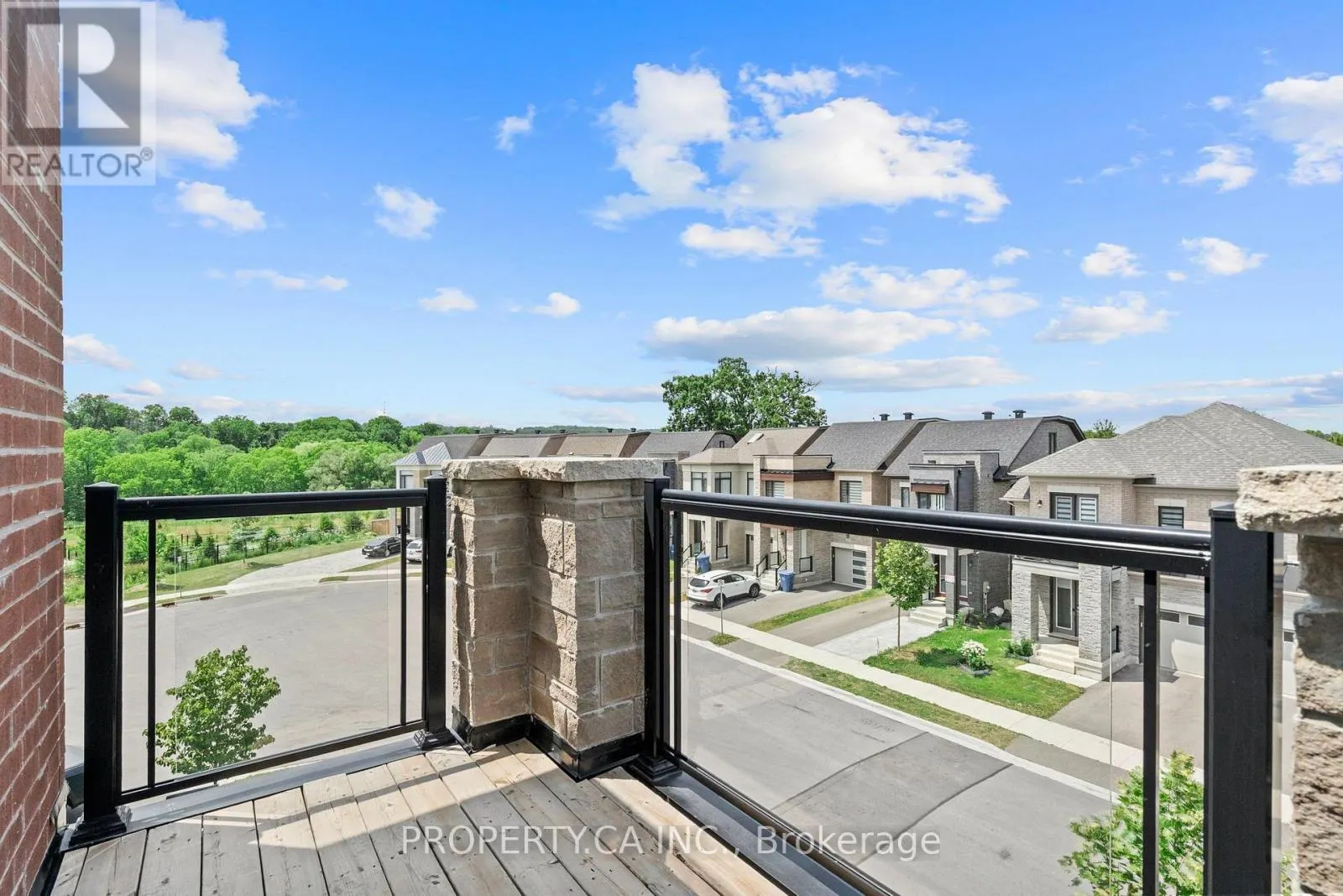 556 NEW ENGLAND COURT