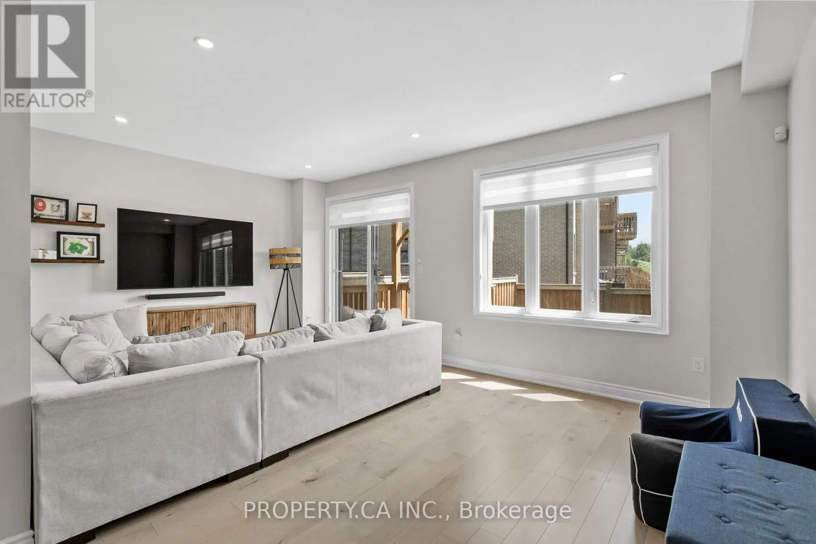 556 NEW ENGLAND COURT