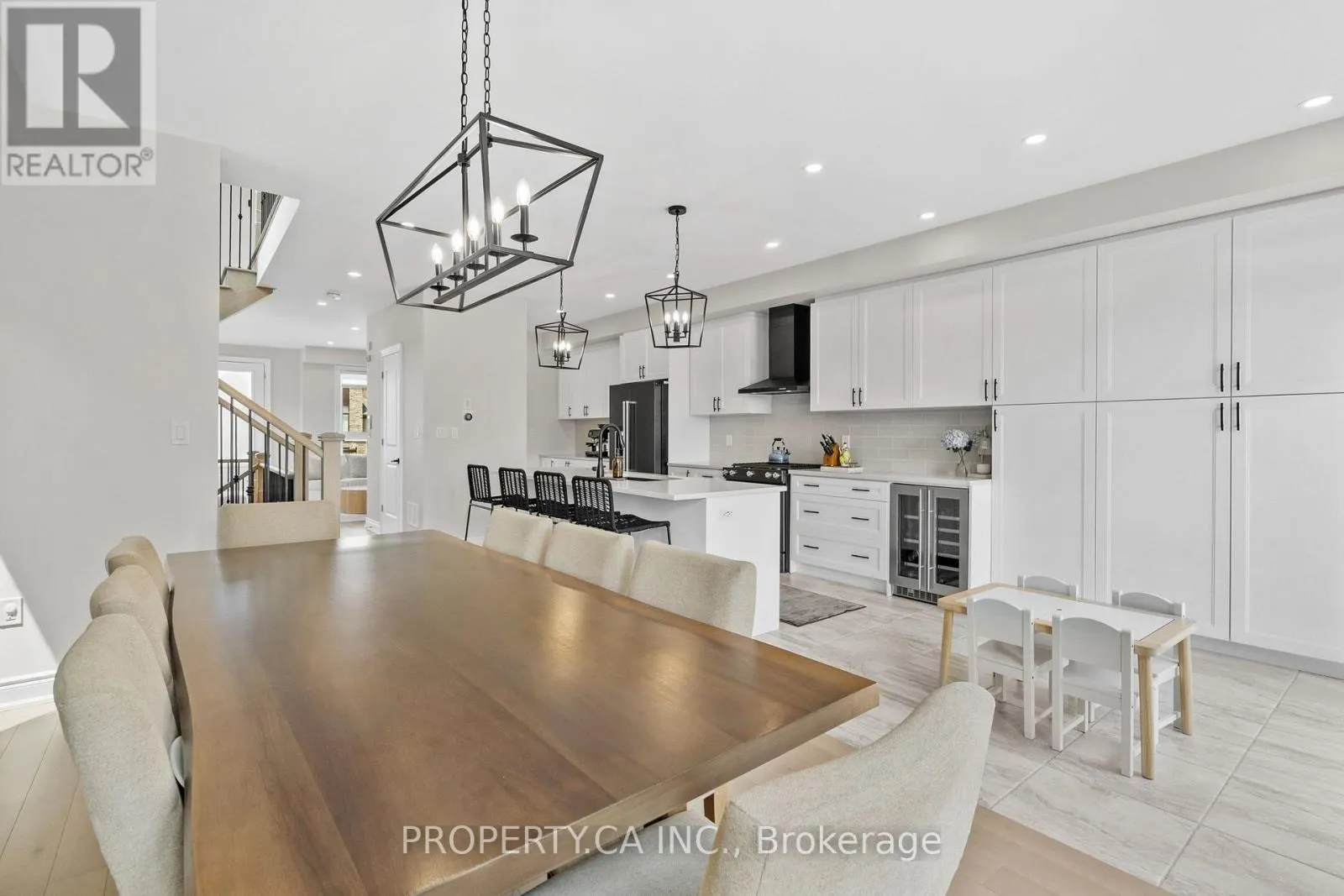 556 NEW ENGLAND COURT