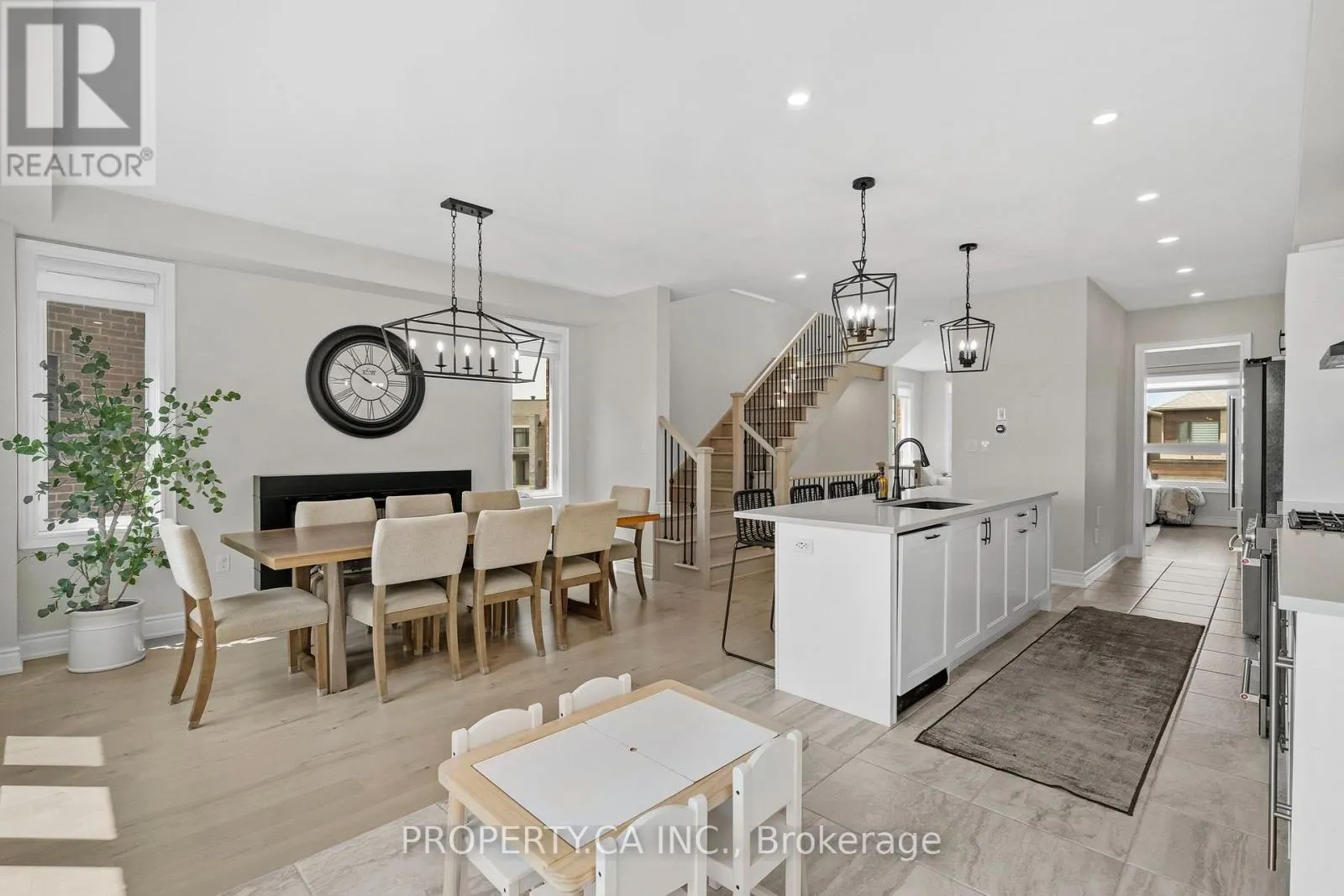 556 NEW ENGLAND COURT