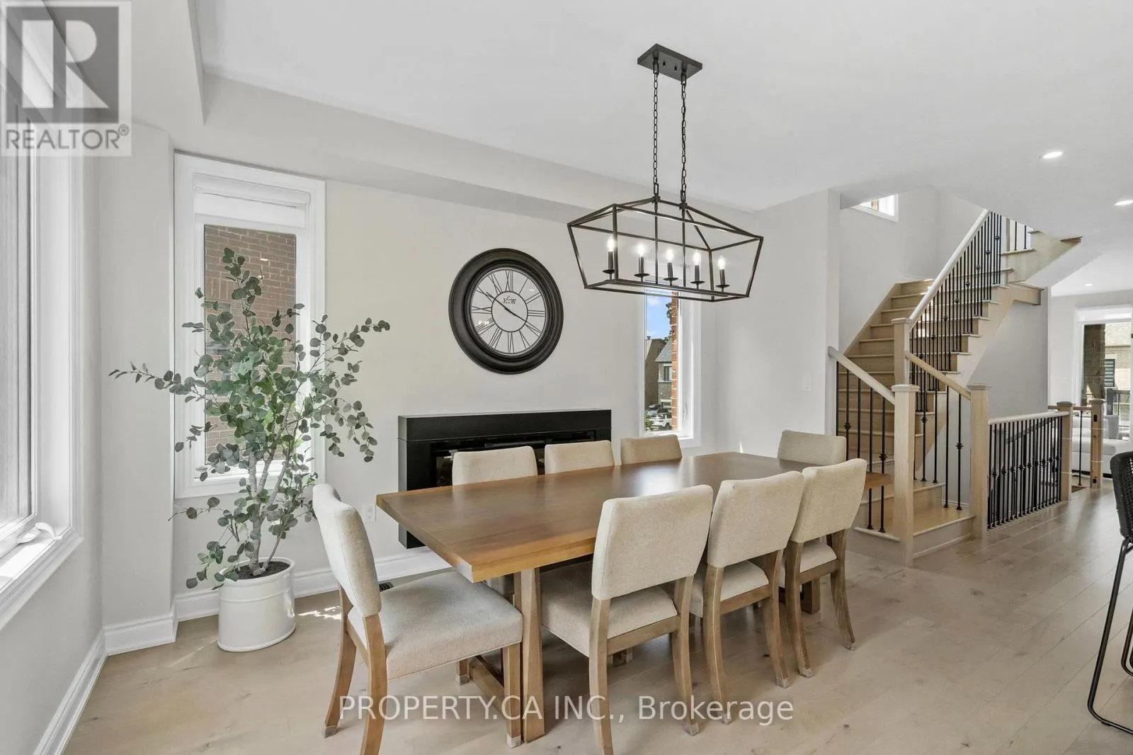 556 NEW ENGLAND COURT