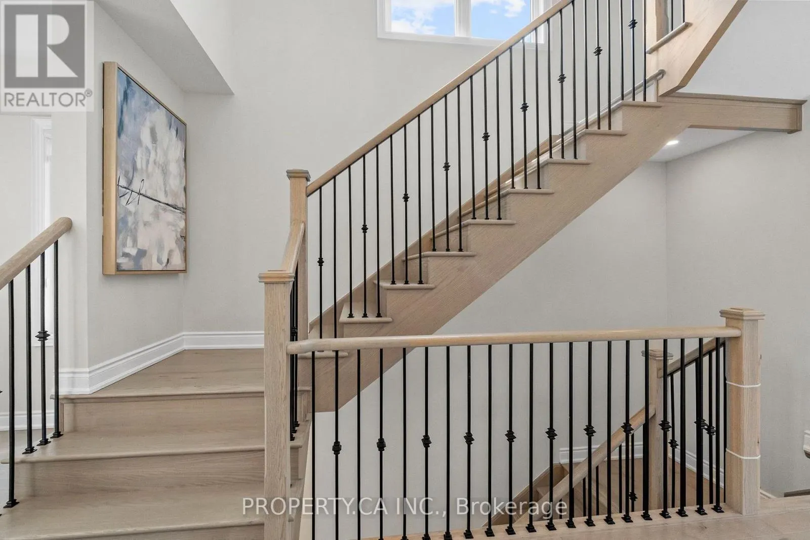 556 NEW ENGLAND COURT