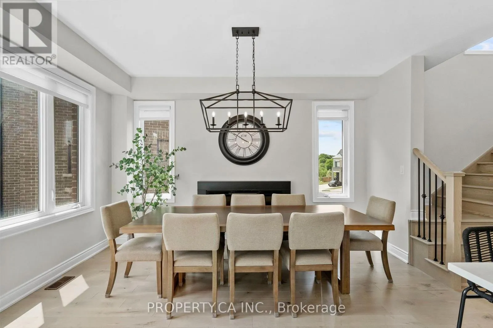 556 NEW ENGLAND COURT