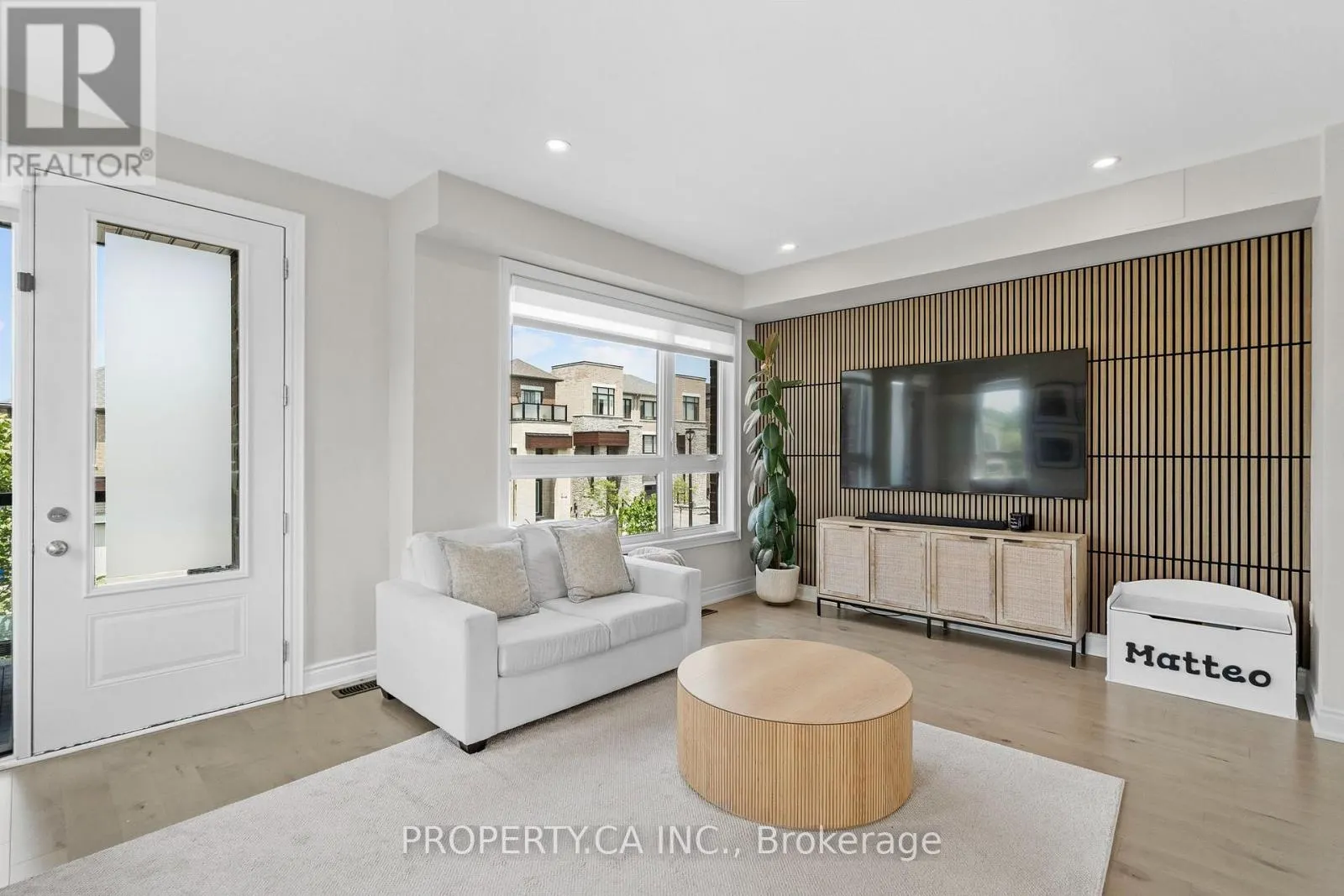 556 NEW ENGLAND COURT