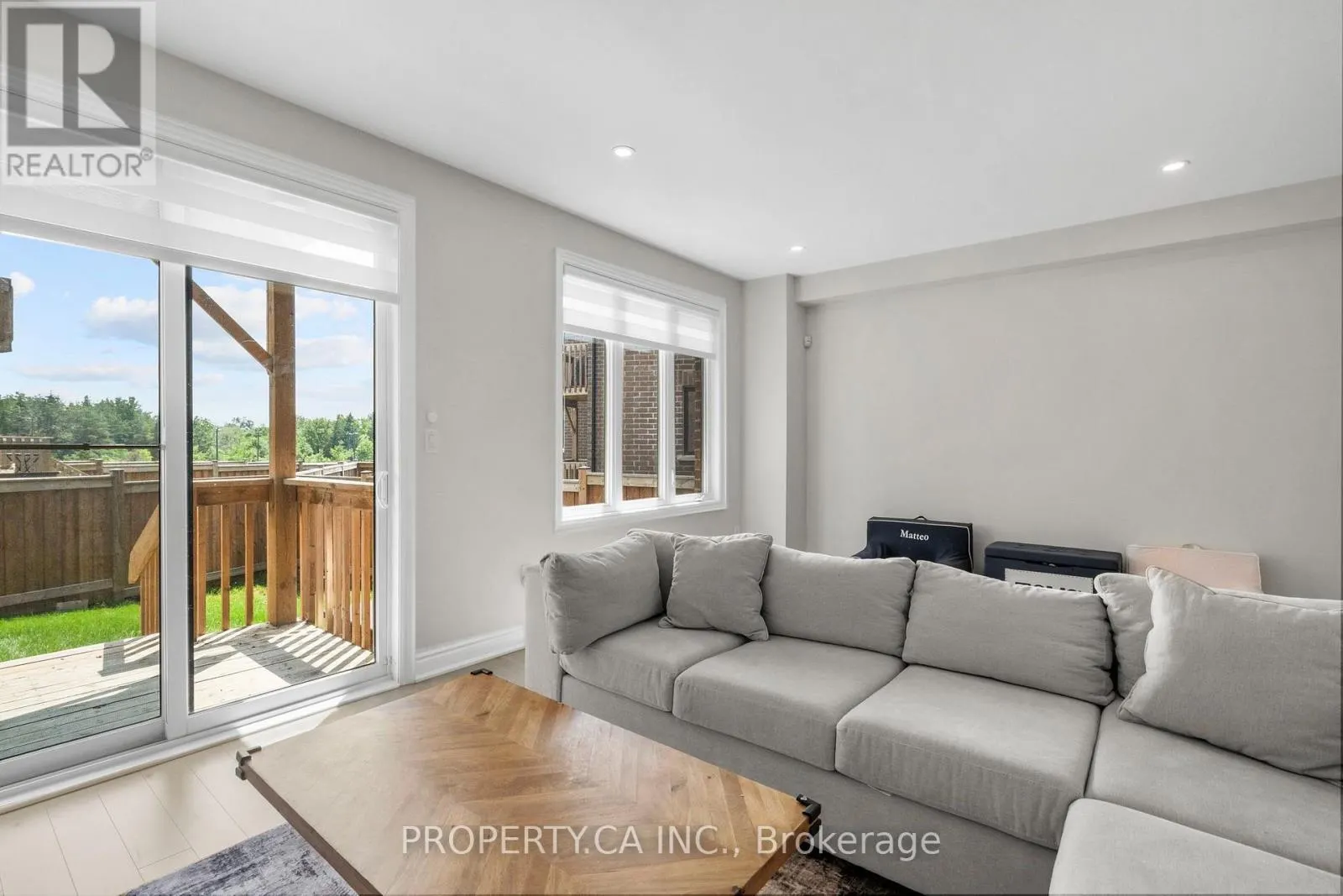 556 NEW ENGLAND COURT