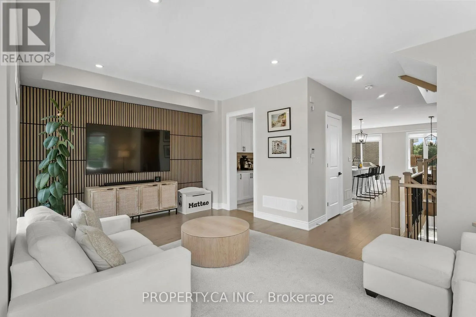 556 NEW ENGLAND COURT