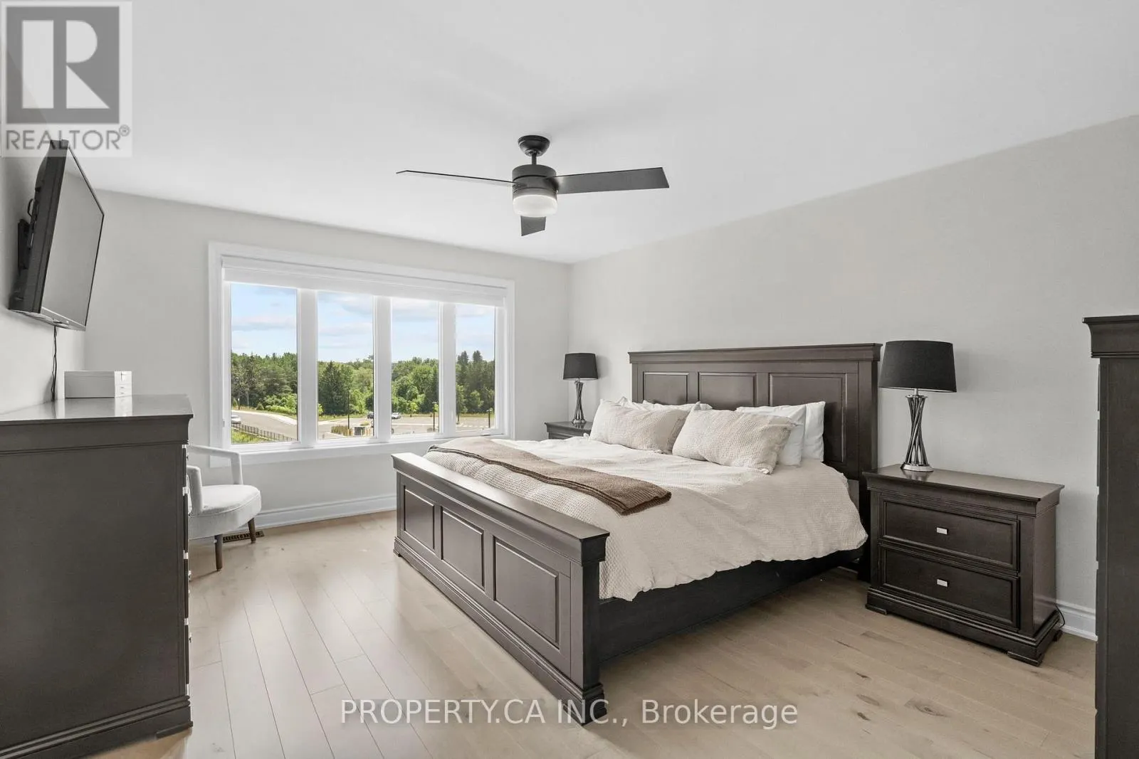 556 NEW ENGLAND COURT