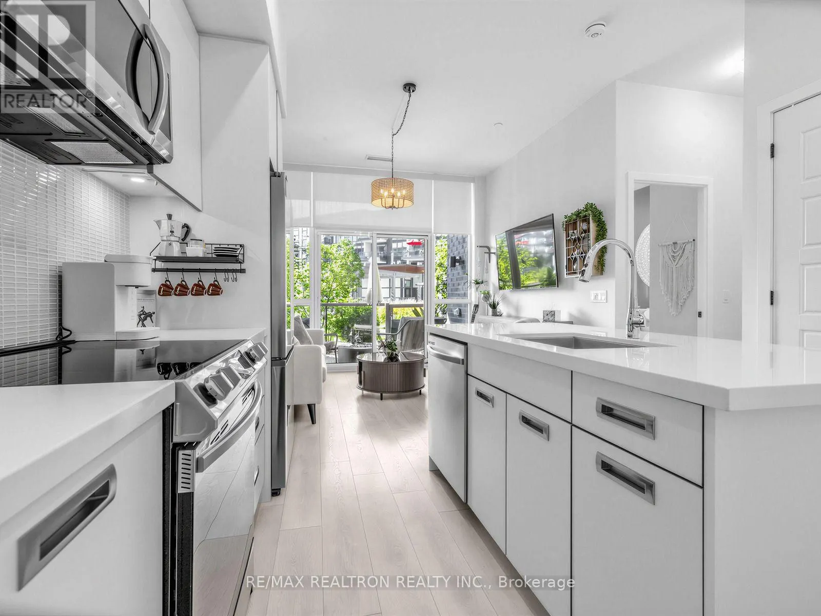 101 - 415 SEA RAY AVENUE