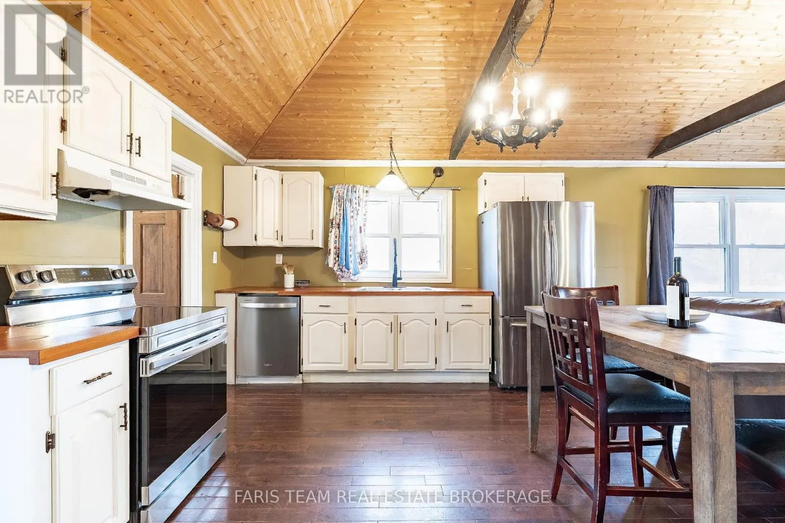 1417 MAPLE WAY